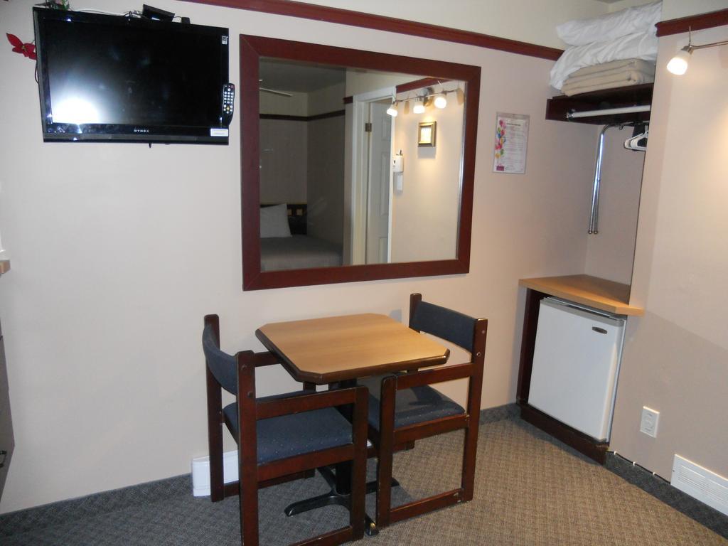 Motel Normandie Louiseville Room photo