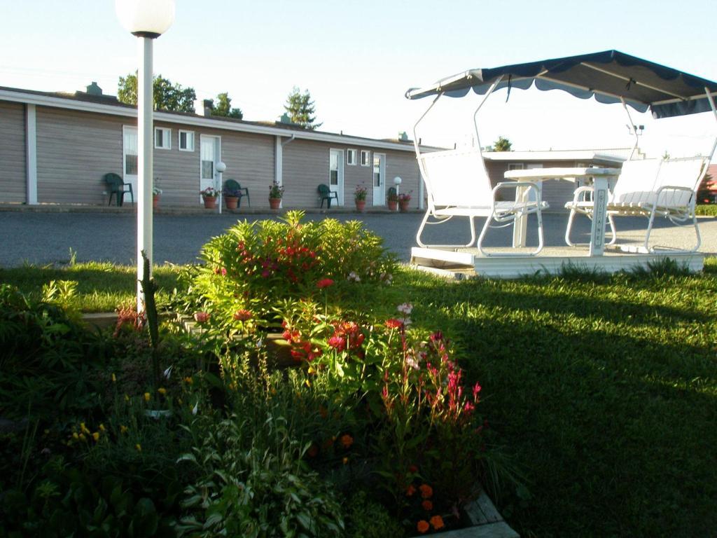 Motel Normandie Louiseville Exterior photo
