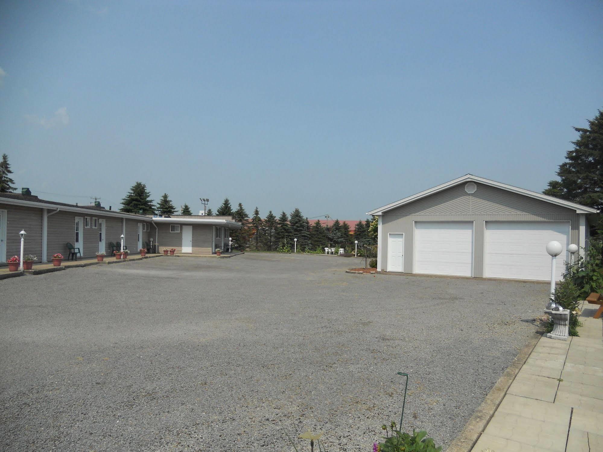 Motel Normandie Louiseville Exterior photo