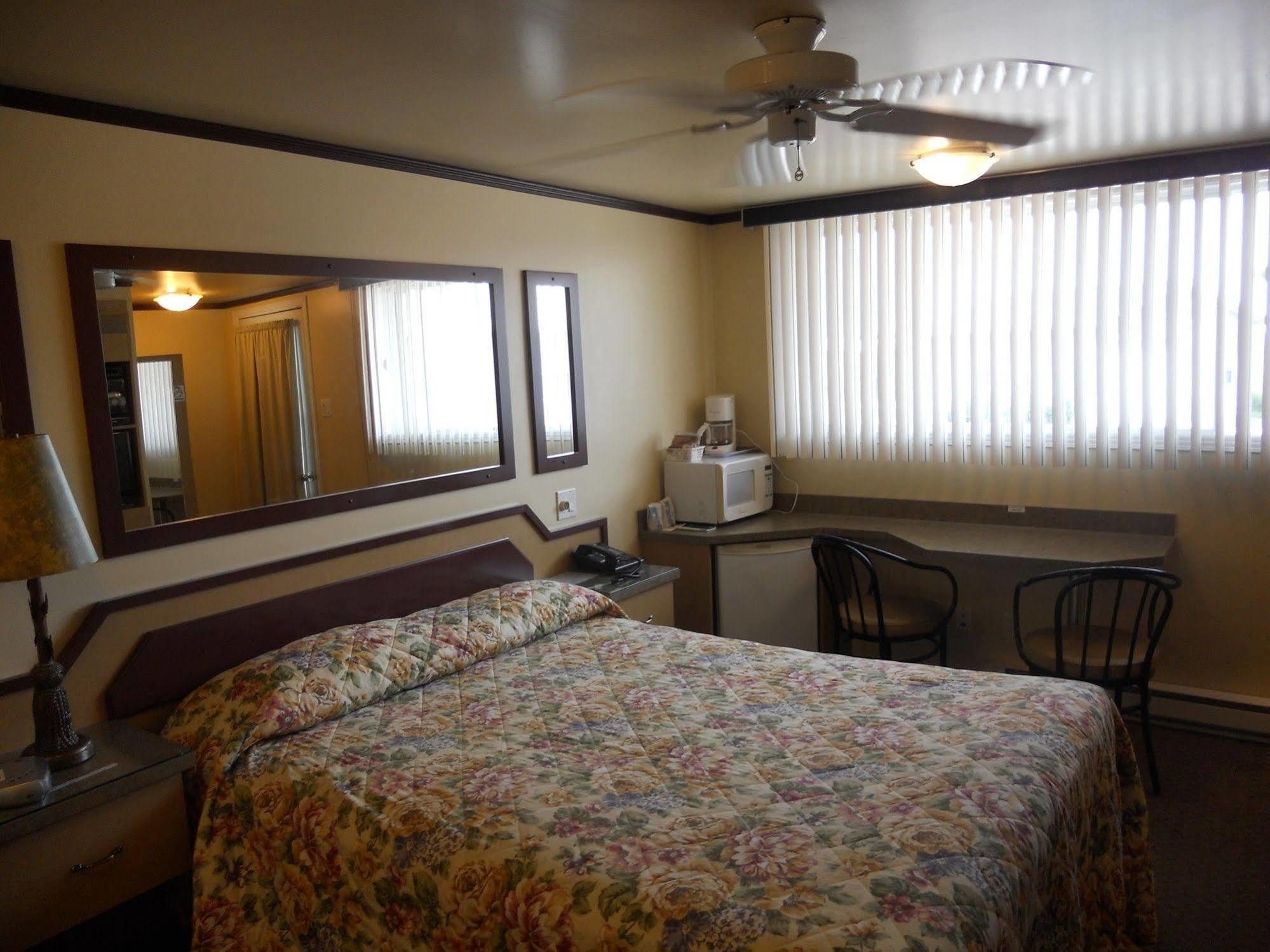 Motel Normandie Louiseville Exterior photo